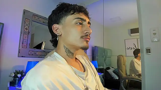 Snapshot of Mr_Strike chatting on 11-28-25, 02:58 Mr Strike online show from 11-28-25, 02:58