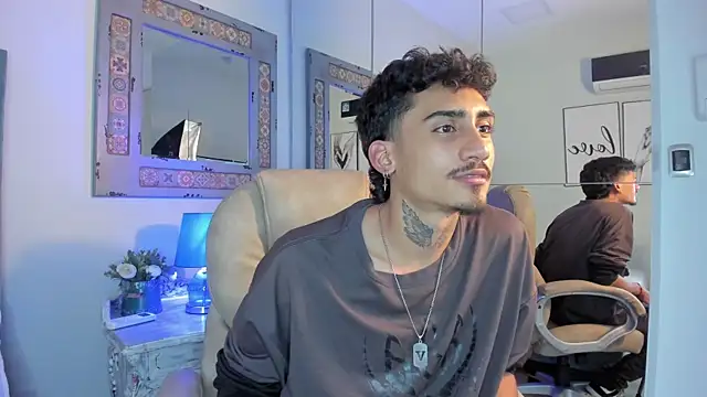 Snapshot of Mr_Strike chatting on 12-01-25, 03:33 Mr Strike online show from 12-01-25, 03:33