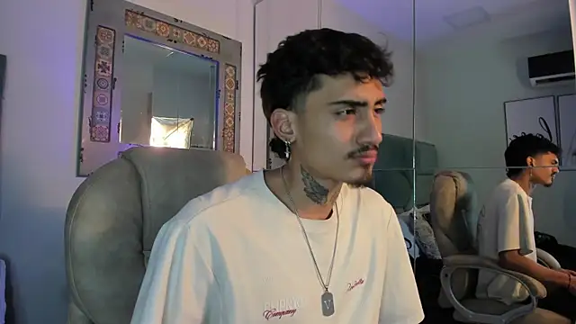 Snapshot of Mr_Strike chatting on 12-02-25, 03:23 Mr Strike online show from 12-02-25, 03:23