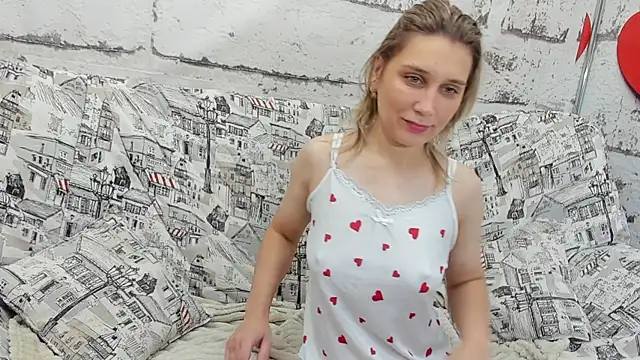 Snapshot of Tenderly_Sophie chatting on 11-05-25, 01:16 Tenderly Sophie online show from 11-05-25, 01:16