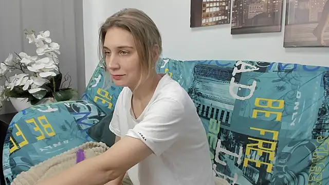 Snapshot of Tenderly_Sophie chatting on 12-05-25, 01:25 Tenderly Sophie online show from 12-05-25, 01:25