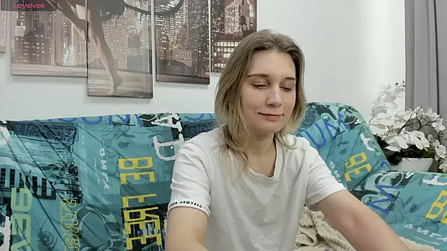 Snapshot of Tenderly_Sophie chatting on 12-18-25, 01:22 Tenderly Sophie online show from 12-18-25, 01:22