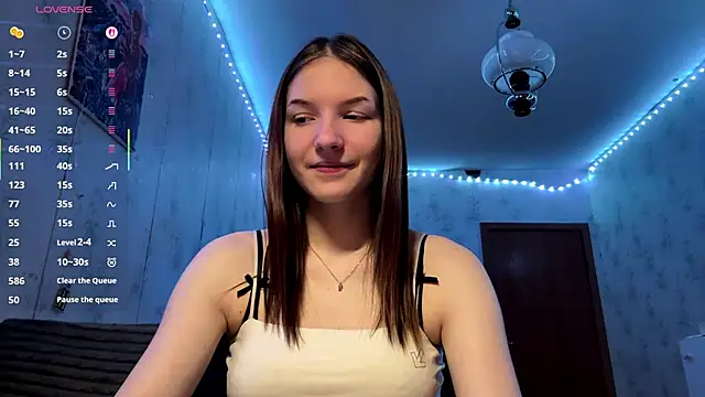 Snapshot of Beauty_miIa chatting on 12-16-25, 03:39 Beauty miIa online show from 12-16-25, 03:39