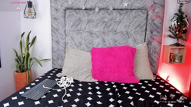 Snapshot of Amatista_desire chatting on 11-27-25, 12:18 Amatista desire online show from 11-27-25, 12:18