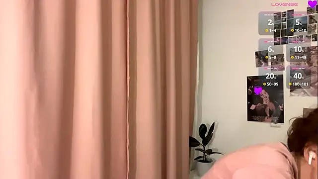 Kira Sanders online show from 12-02-25, 05:08