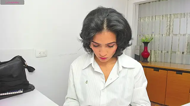 Snapshot of chloehanna chatting on 11-11-25, 05:57 chloehanna online show from 11-11-25, 05:57