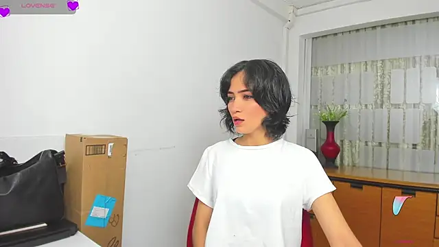 Snapshot of chloehanna chatting on 11-16-25, 02:22 chloehanna online show from 11-16-25, 02:22