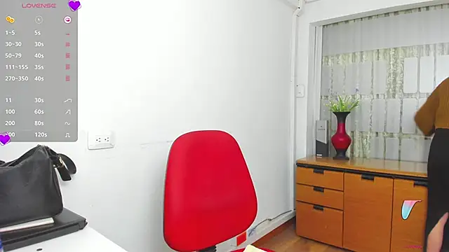 Snapshot of chloehanna chatting on 11-18-25, 06:01 chloehanna online show from 11-18-25, 06:01