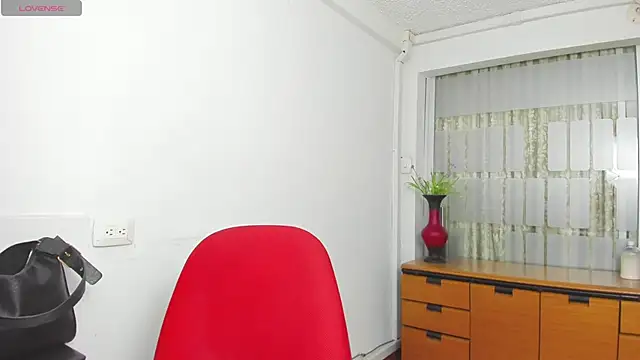 Snapshot of chloehanna chatting on 11-25-25, 08:20 chloehanna online show from 11-25-25, 08:20