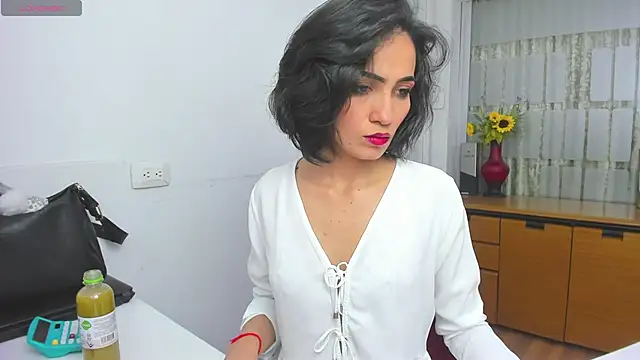 Snapshot of chloehanna chatting on 12-15-25, 07:29 chloehanna online show from 12-15-25, 07:29