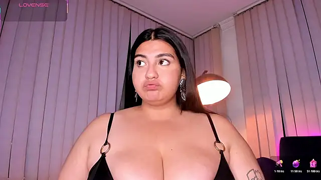 kendra crow online show from 11-30-25, 01:20