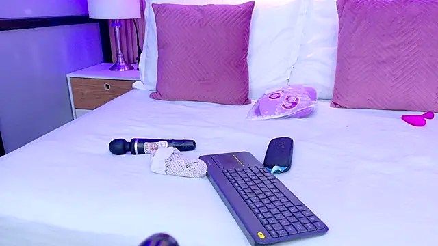 Snapshot of AdelineJhones chatting on 12-04-25, 02:15 AdelineJhones online show from 12-04-25, 02:15