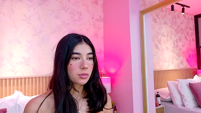 Snapshot of AdelineJhones chatting on 12-14-25, 02:33 AdelineJhones online show from 12-14-25, 02:33