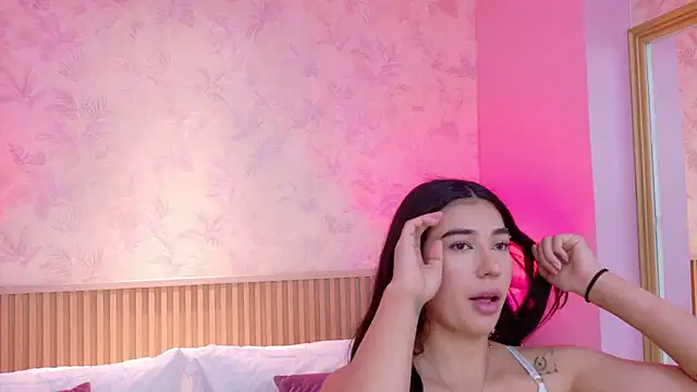 Snapshot of AdelineJhones chatting on 12-17-25, 02:23 AdelineJhones online show from 12-17-25, 02:23