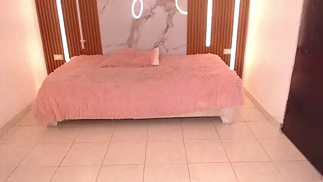 Snapshot of rosselyn_ chatting on 11-22-25, 07:35 rosselyn online show from 11-22-25, 07:35