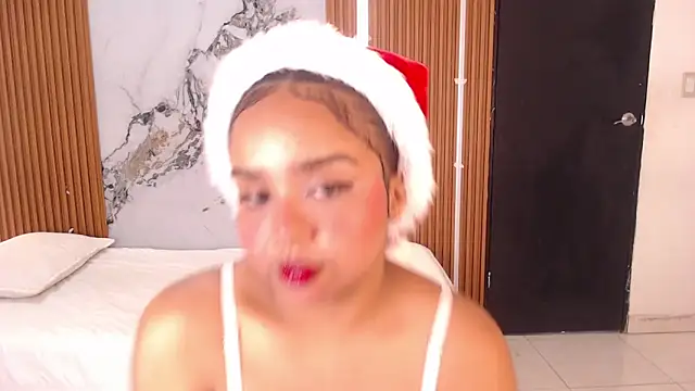 Snapshot of rosselyn_ chatting on 12-13-25, 08:14 rosselyn online show from 12-13-25, 08:14