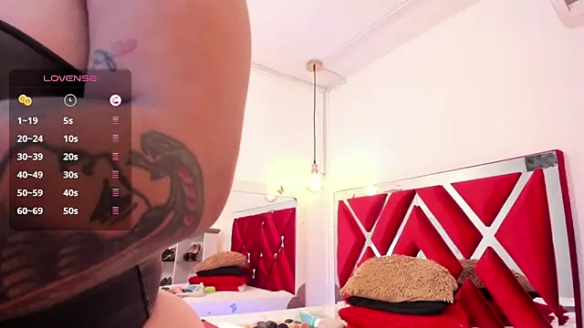 Snapshot of samantaawolf chatting on 11-28-25, 08:33 samantaawolf online show from 11-28-25, 08:33