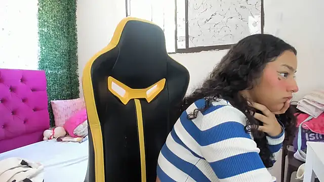 Snapshot of emily_stars1 chatting on 01-19-26, 04:11 emily stars1 online show from 01-19-26, 04:11