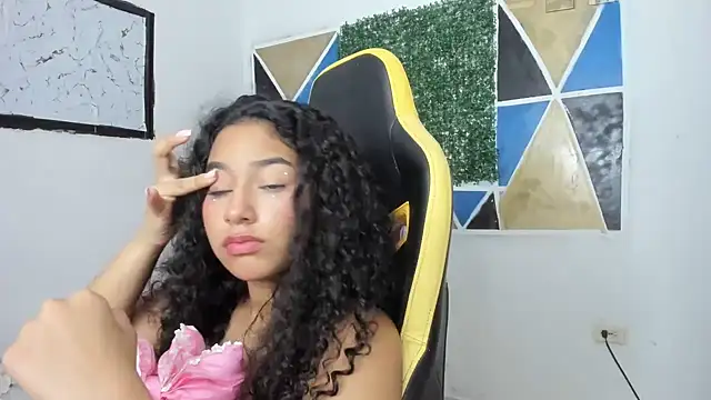 Snapshot of emily_stars1 chatting on 02-19-26, 10:33 emily stars1 online show from 02-19-26, 10:33