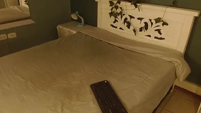 Snapshot of Samantha__Benet chatting on 11-18-25, 07:40 Samantha Benet online show from 11-18-25, 07:40