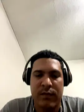 Snapshot of marchalltv chatting on 10-22-25, 07:46 marchalltv online show from 10-22-25, 07:46