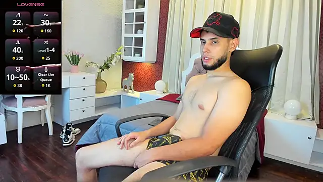 Snapshot of Maxcole_07 chatting on 12-13-25, 07:53 Maxcole 07 online show from 12-13-25, 07:53