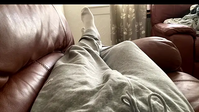 Snapshot of irnbru77 chatting on 11-24-25, 01:22 irnbru77 online show from 11-24-25, 01:22