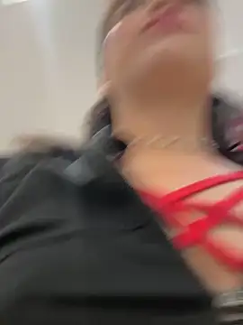 Snapshot of LisaMartinez34 chatting on 11-19-25, 04:18 LisaMartinez34 online show from 11-19-25, 04:18