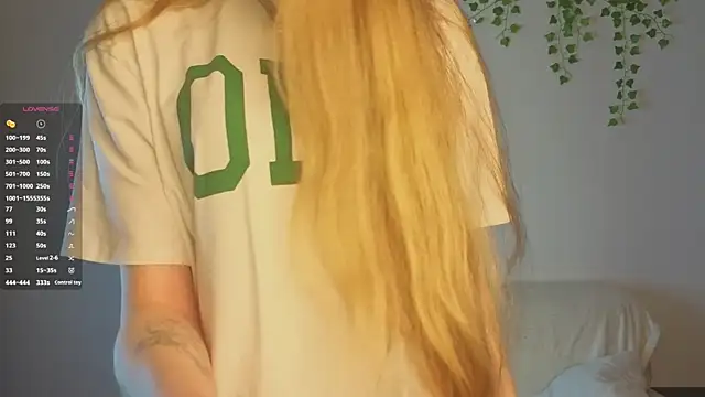 Snapshot of KissyCloud chatting on 11-21-25, 08:02 KissyCloud online show from 11-21-25, 08:02