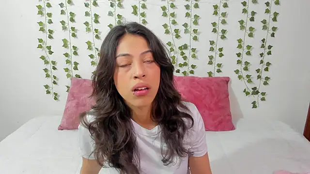 emily jonessxx online show from 02-10-26, 04:00