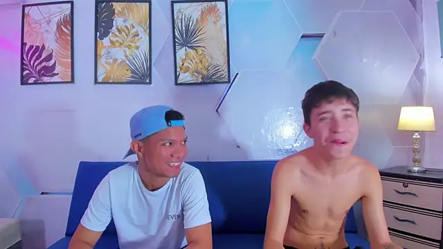 Snapshot of Room_boys_hot chatting on 11-06-25, 01:17 Room boys hot online show from 11-06-25, 01:17