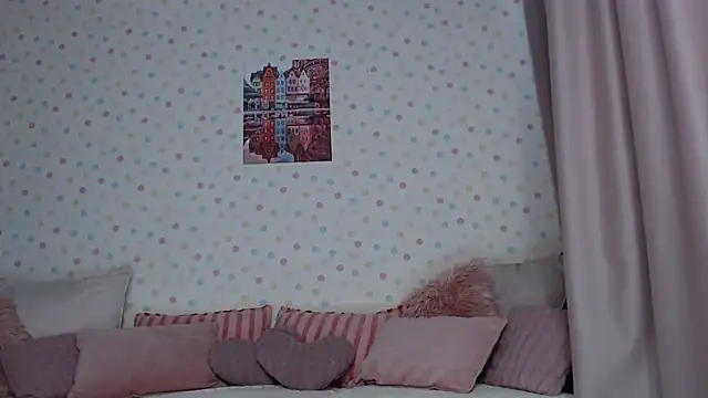 Snapshot of little_paw_ chatting on 11-14-25, 05:39 little paw online show from 11-14-25, 05:39