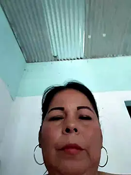 Snapshot of mother2-divorced chatting on 10-25-25, 01:40 mother2-divorced online show from 10-25-25, 01:40