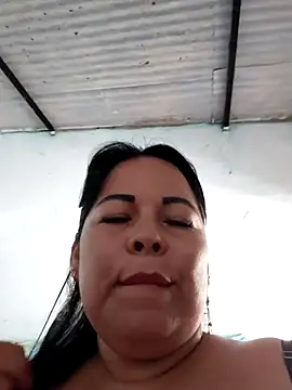 Snapshot of mother2-divorced chatting on 10-29-25, 01:35 mother2-divorced online show from 10-29-25, 01:35