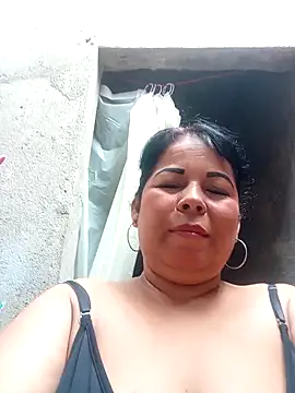 Snapshot of mother2-divorced chatting on 11-21-25, 01:32 mother2-divorced online show from 11-21-25, 01:32