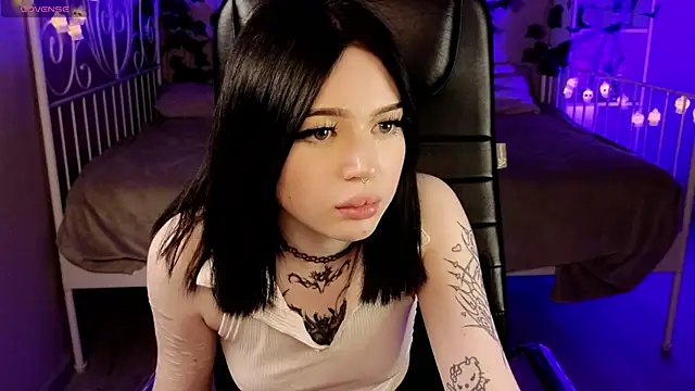 Snapshot of Emma_Kirks chatting on 10-23-25, 12:26 Emma Kirks online show from 10-23-25, 12:26