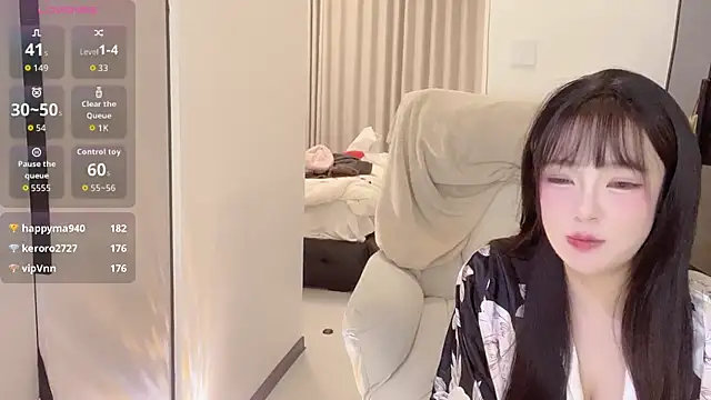 Snapshot of Follyise chatting on 11-14-25, 10:58 Follyise online show from 11-14-25, 10:58