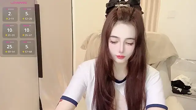 Snapshot of Follyise chatting on 11-15-25, 09:06 Follyise online show from 11-15-25, 09:06