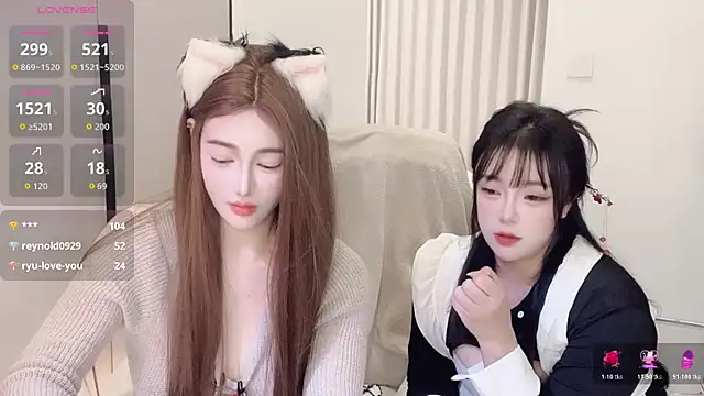 Snapshot of Follyise chatting on 11-26-25, 12:28 Follyise online show from 11-26-25, 12:28