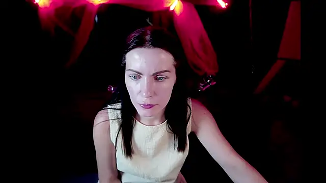 Snapshot of SofieMoons chatting on 11-11-25, 02:06 SofieMoons online show from 11-11-25, 02:06