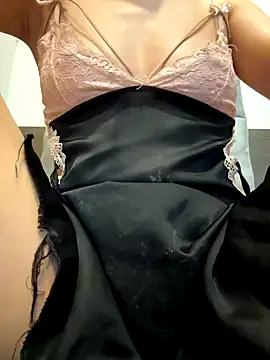 Snapshot of Emily-y chatting on 11-19-25, 01:11 Emily-y online show from 11-19-25, 01:11