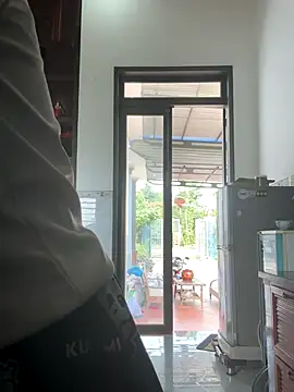 Snapshot of Emily-y chatting on 12-01-25, 04:17 Emily-y online show from 12-01-25, 04:17