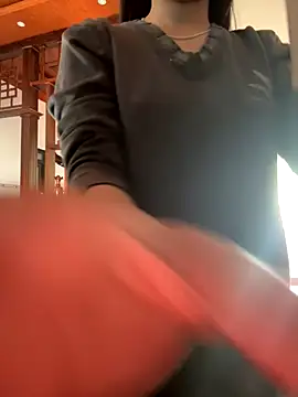 Snapshot of Emily-y chatting on 12-15-25, 03:44 Emily-y online show from 12-15-25, 03:44