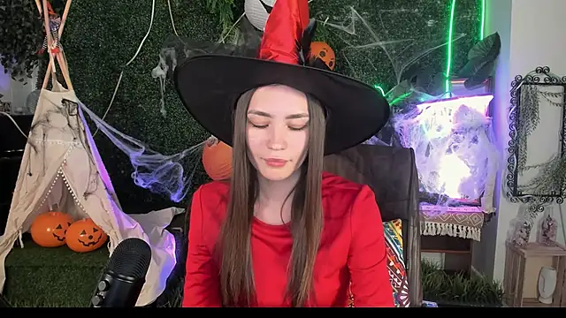 Snapshot of lollyrais chatting on 10-31-25, 01:45 lollyrais online show from 10-31-25, 01:45