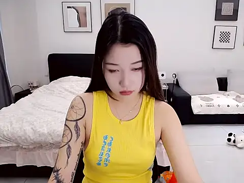 Snapshot of minnie-kk chatting on 10-23-25, 07:51 minnie-kk online show from 10-23-25, 07:51