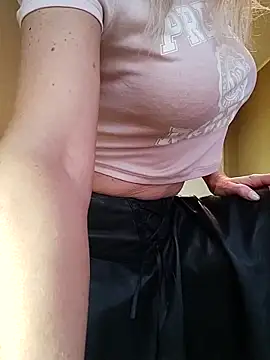 Snapshot of SelinaLovqx chatting on 11-21-25, 09:52 SelinaLovqx online show from 11-21-25, 09:52