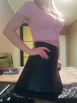 Snapshot of SelinaLovqx chatting on 12-21-25, 11:39 SelinaLovqx online show from 12-21-25, 11:39