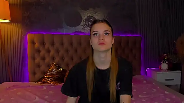 LuisaClover online show from 11-19-25, 01:22