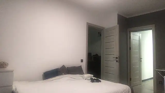 Snapshot of DollyRoma chatting on 10-28-25, 09:24 DollyRoma online show from 10-28-25, 09:24