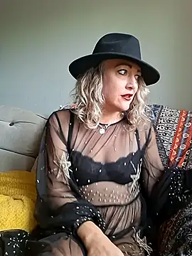 Raven Fantastic online show from 10-22-25, 02:28